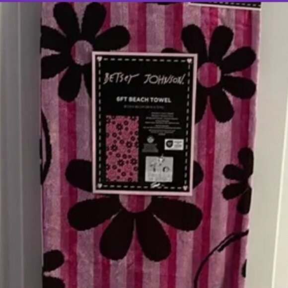 Betsey Johnson Pink and Black Striped Floral Towel Six Feet (36 in x 72 in) - Picture 1 of 4